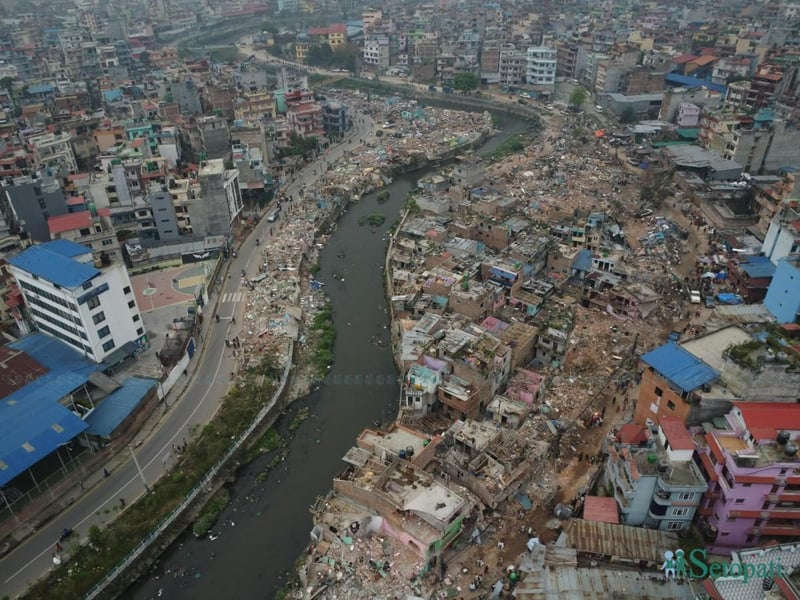 नदी छेउका घर-टहरा भत्काएपछि यस्तो देखियो गैह्रीगाउँ, हेर्नुस् ड्रोनभ्यू