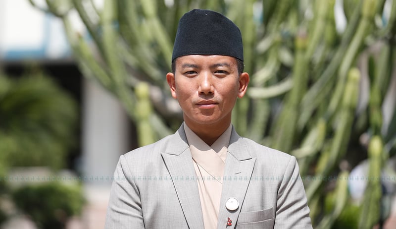 संसदीय दलमा एक्लै उभिएका सुहाङ, भन्छन्– विष भएर पनि आँट गरेँ