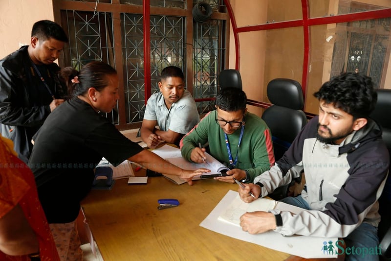 रंगशालामा ५६ परिवारका २८२ जनाको विवरण दर्ता, २४ परिवारलाई पठाइयो कीर्तिपुर