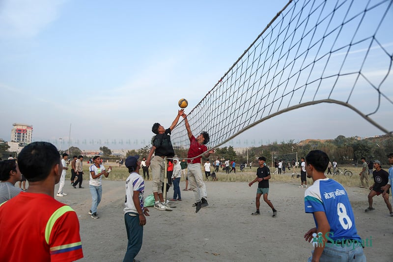 हरेक दिन मेला लागेजस्तो देखिने तीनकुने चौर! (तस्बिरहरू)