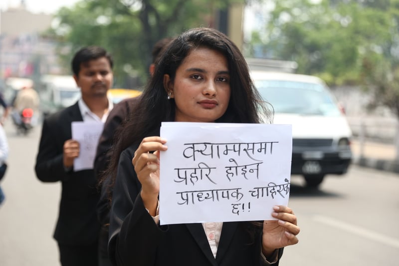 बालेन सरकारविरुद्ध सडकमा उत्रिए विद्यार्थी [तस्वीरहरू]