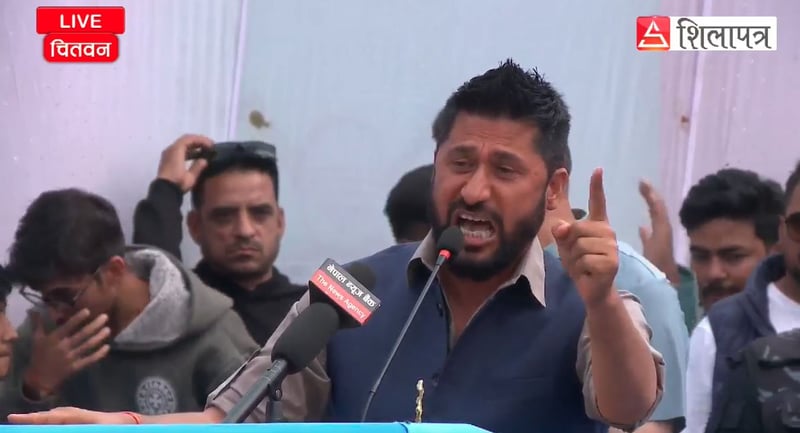 सिंहदरबार जलाउने र गोली हान्नेहरूको एउटै जात छ : रवि लामिछाने