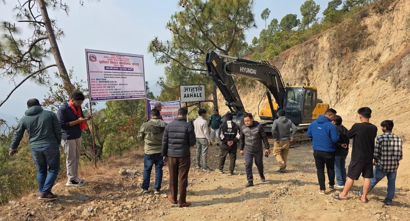 खोटाङस्थित खानीडाँडा–याम्खा–रातमाटा हुँदै पञ्चमीबजार जोड्ने सडक कालोपत्र सुरु