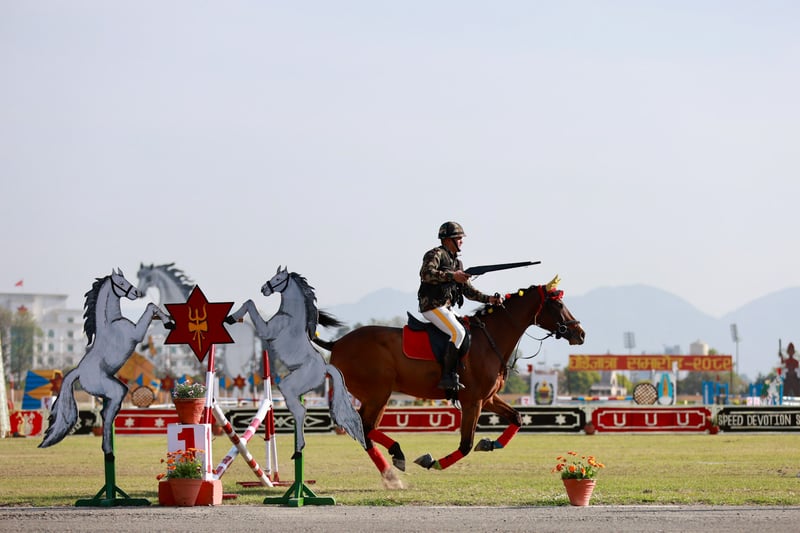 टुँडिखेलमा मनाइयो घोडेजात्रा, सेनाले देखायो काैशल [तस्वीरहरू]