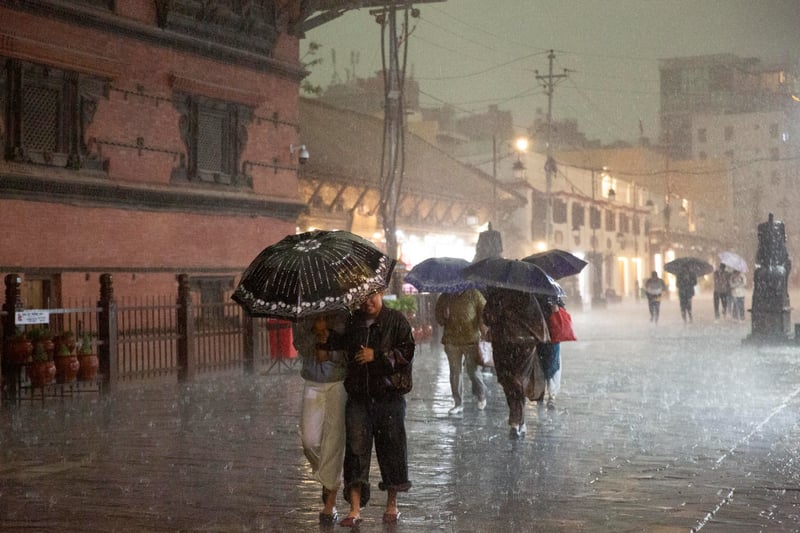 काठमाडौंमा चट्याङसहित भारी वर्षा, सतर्क रहन मौसमविद्को आग्रह