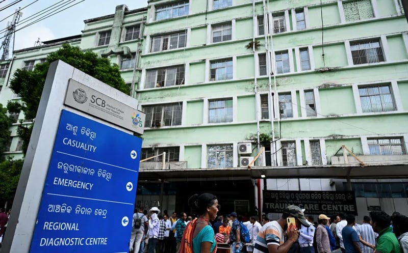 भारतको एससीबी अस्पतालको आईसीयूमा आगलागी, १० जना बिरामीकाे मृत्यु