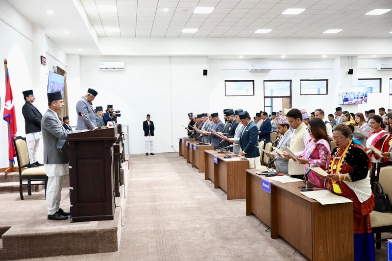 फेरिएको शक्ति सन्तुलन : पुराना तीन दल एउटै बेञ्चमा, रास्वपालाई तीनवटा