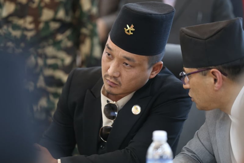 ट्राफिक प्रहरीलाई गृहमन्त्रीकाे निर्देशन– नागरिकलाई सास्ती हुनेगरी मन्त्रीकाे गाडीलाई विशेष व्यवहार नगर्नू