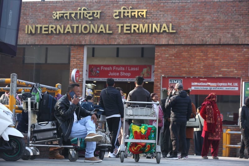 मध्यपूर्व तनावको असर त्रिभुवन विमानस्थलमा, आज पनि अन्योलमा यात्रु (तस्वीरहरू)