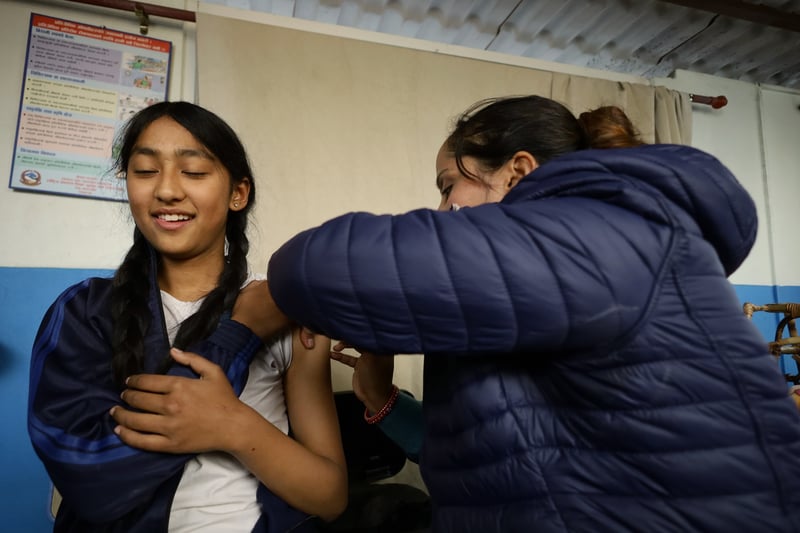 काठमाडौंमा पनि लगाउन थालियो एचपीभी खोप [तस्वीरहरू]