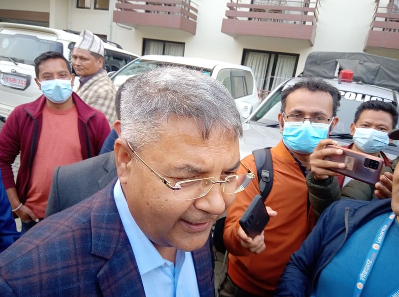 प्रचण्डको विचारमाथि गोकुलको टिप्पणी– अब लास्ट विकल्प चुनाव रोक्नु वा आकस्मिक वाम अङ्गमाल