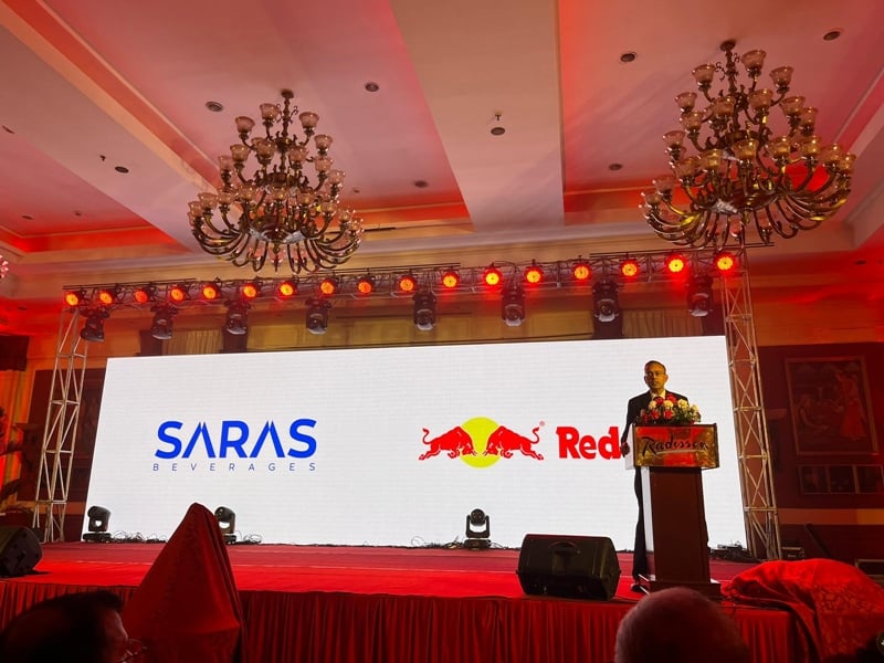 सरस बेभरेजद्वारा महिला राष्ट्रिय फुटबल टिमकी कप्तान भण्डारीलाई १० लाख सहयोगको घोषणा