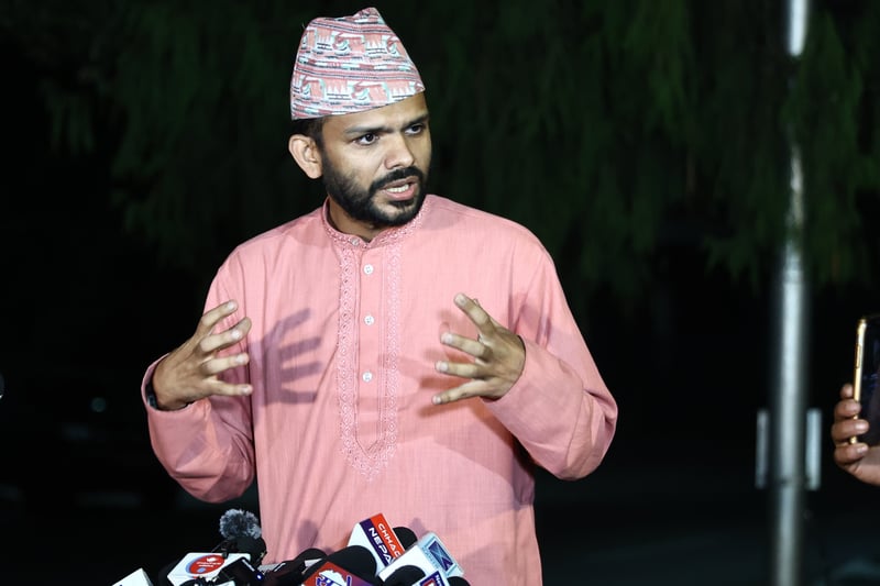 सागर ढकालको प्रश्न– प्रधानमन्त्रीको स्वकीय सचिव भएकै आधारमा देशको जिम्मेवार निकाय सुम्पिन मिल्छ र ?