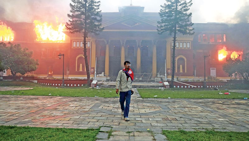 सेनाले राष्ट्रपतिलाई अन्तै लग्यो अनि शीतलनिवास जल्यो