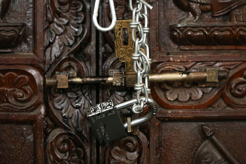 एन्फा मुख्यालयमा खेलाडी संघले लगायो ताला