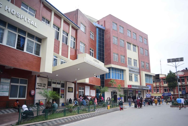 टिचिङ अस्पतालले स्वास्थ्य बीमाको सेवा बन्द गर्दै, कारण यस्ता छन्