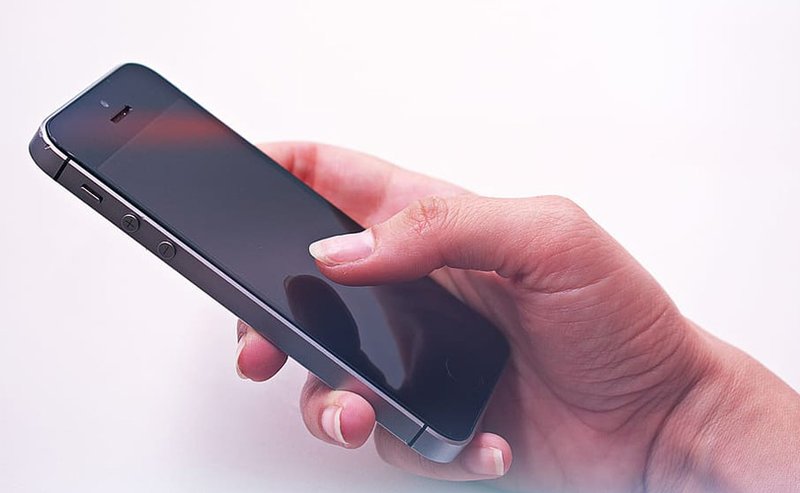 आफ्नो फोन अरूलाई चलाउन दिनु अघि जान्नैपर्ने सेटिङ, अन्यथा लिक हुनसक्छ तपाईँको गोप्य जानकारी