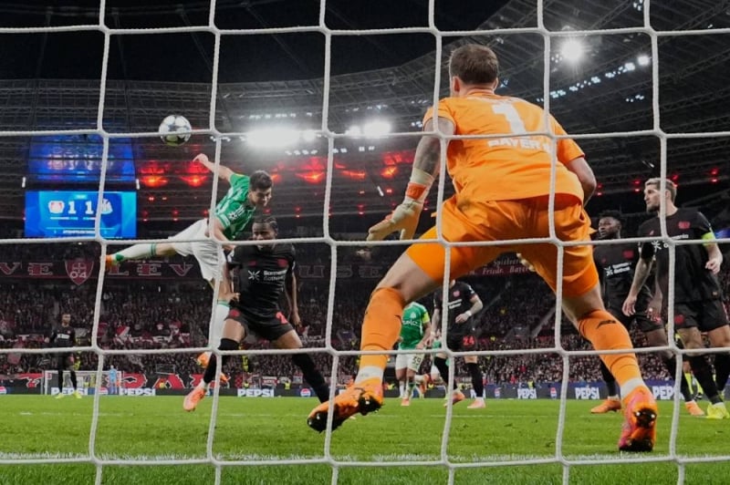 Jeers as Real Madrid loses 2-1 to Man City and pressure grows on Alonso. Arsenal wins, PSG draws