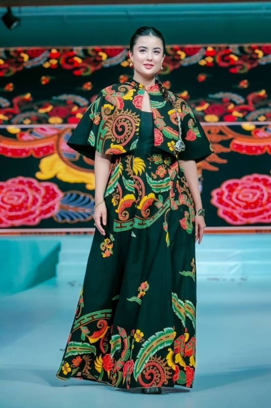 Dhaulagiri Business Link launches 'Set Lungi' collection at Batik Show