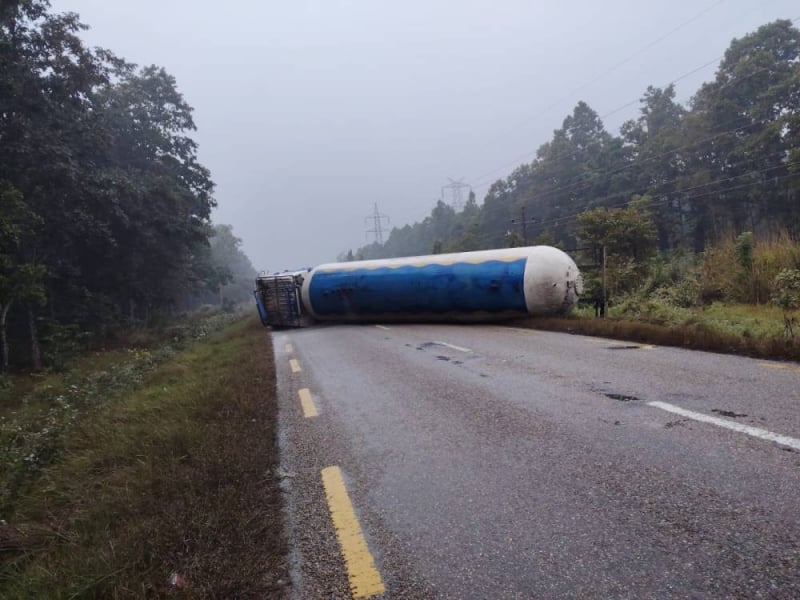 LPG bullet truck overturns in Rautahat, East–West Highway blocked