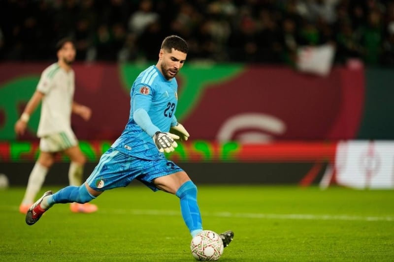 With famous dad's support, Algeria goalkeeper Luca Zidane finding his own path at the Africa Cup