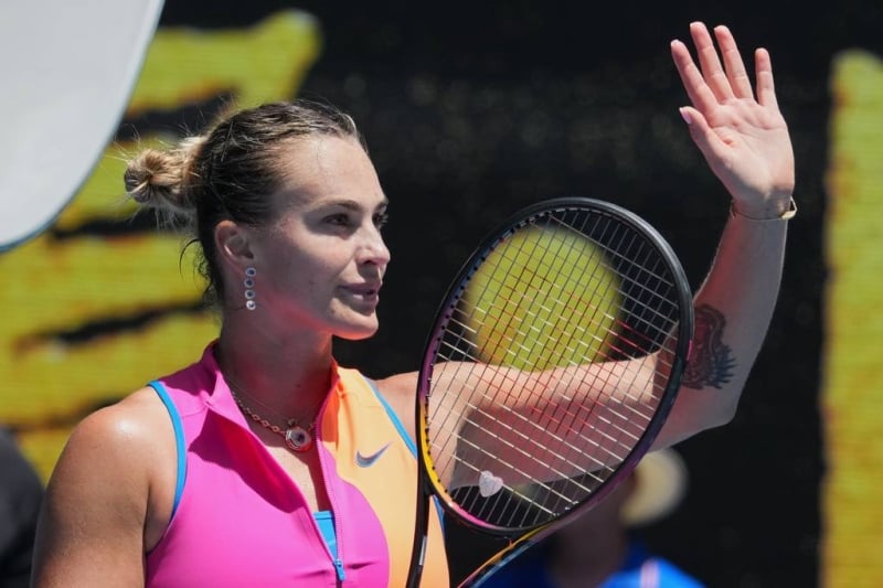 Record crowds witness Sabalenka, Alcaraz, Gauff and Zverev advance at Australian Open