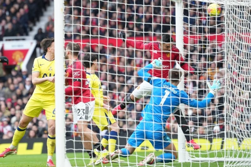 Man United wins again to make it four in a row for Carrick, Arsenal extends lead to 9 points