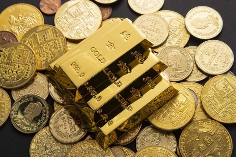 Gold surges Rs 5,600 per tola in single day