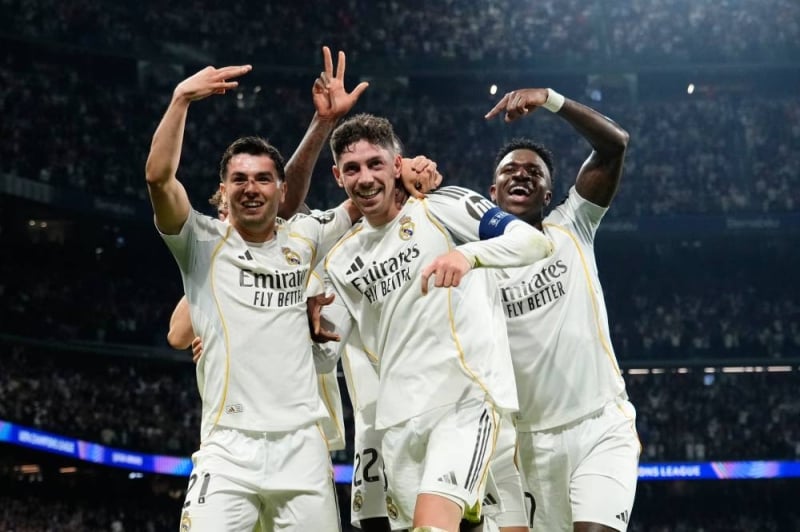 Real Madrid dominates Man City in Champions League, PSG beats Chelsea, Arsenal salvages draw