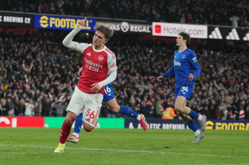 Arsenal strengthens grip on title race as Dowman becomes youngest ever Premier League scorer