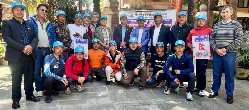 EOAN sends 10-member team to fix ropes on Everest, Lhotse as spring season opens