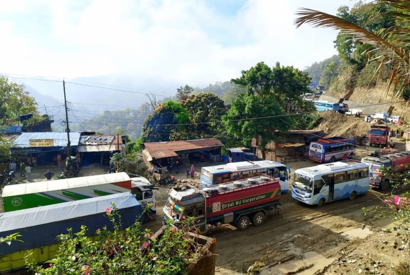 Three killed, 15 injured in Daunne road accident