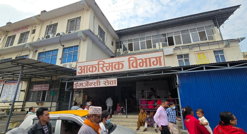 भुक्तानी नपाउँदा लुम्बिनी प्रादेशिक अस्पतालमा स्वास्थ्य बीमा बन्द हुने अवस्थामा