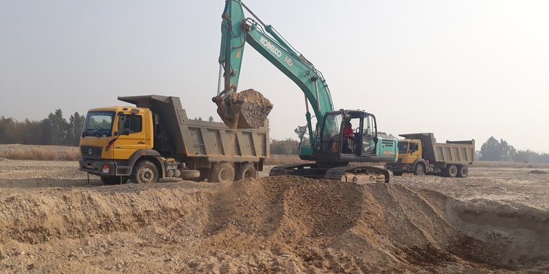 अवैध ढंगले नदीजन्य पदार्थ उत्खनन तथा ढुवानी गरिरहेका २ टिपर र १ जेसीभी प्रहरी नियन्त्रणमा