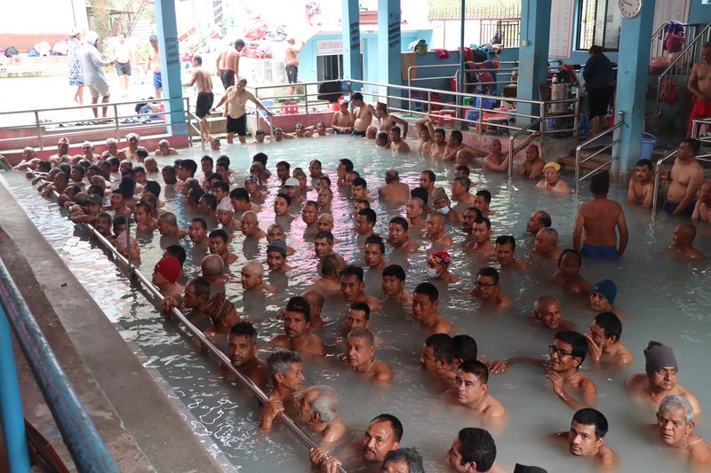 वार्षिक २० हजार पर्यटकको रोजाइमा म्याग्दीको सिंगा तातोपानी