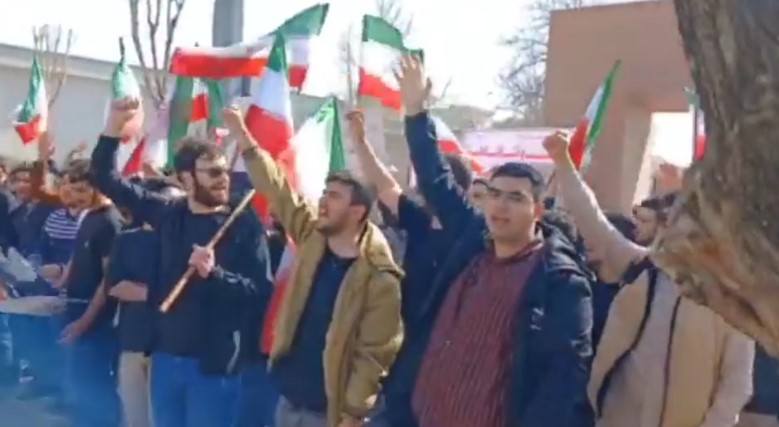 चरम दमनपछि पुन: इरानका विश्वविद्यालयहरूमा सरकारविरोधी प्रदर्शन सुरू, अमेरिकाद्वारा सैन्य कारबाहीको चेतावनी