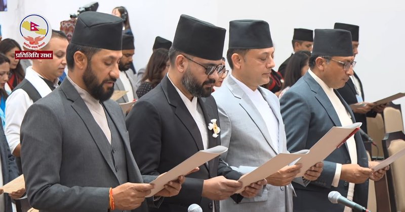 नवनिर्वाचित सांसदहरूले गरे शपथ ग्रहण