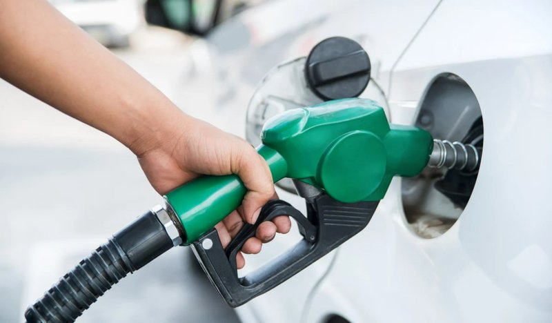 पेट्रोलमा लिटरको १५ रुपैयाँ बढ्यो, डिजेल/मट्टितेल १० रुपैयाँ महँगो भयो