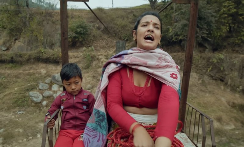 प्रियंकाको फेरिएको अवतार, शहरिया चमकधमक छोडेर गाउँले संघर्षमा