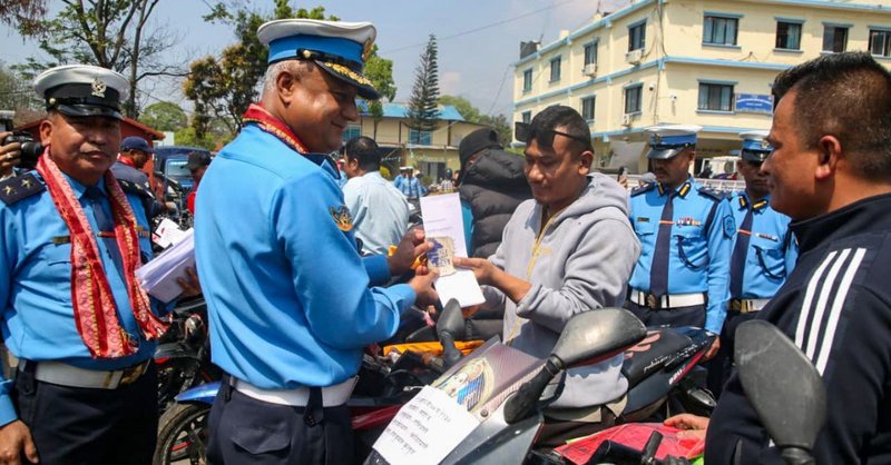 ट्राफिक प्रहरीद्धारा हराएका ५० वटा मोटरसाइकल सम्बन्धित धनीलाई हस्तान्तरण