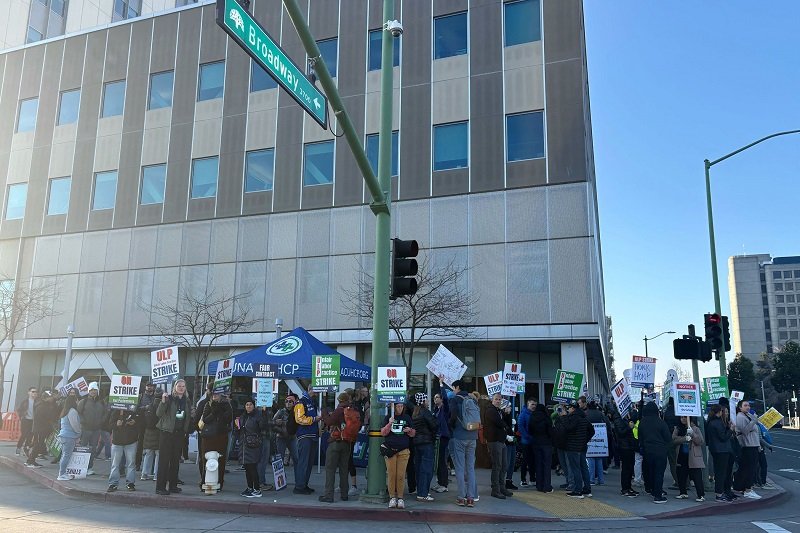 अमेरिकाको क्यालिफोर्नियामा ३० हजारभन्दा धेरै स्वास्थ्यकर्मी हडतालमा