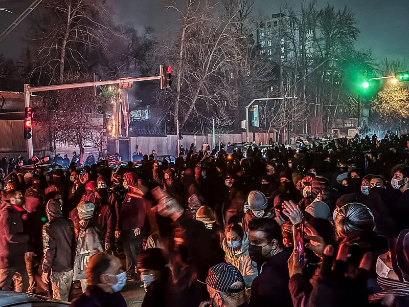 इरानमा विद्यार्थीहरूले सरकारी दमनयता पहिलो पटक ठूलो प्रदर्शन गरे